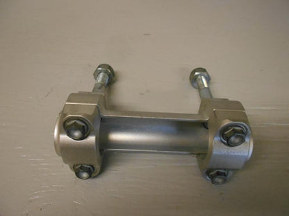 Framsidan på Styrfäste från en KTM 690 SM -2007 motorcykel.