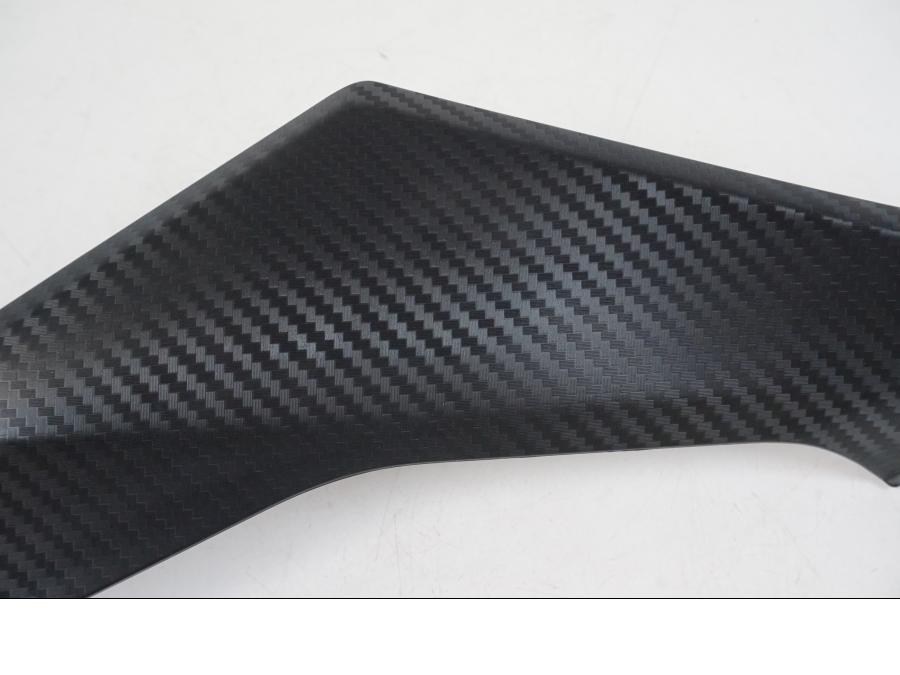 Vänster sida på Tankkåpa från en Suzuki GSX-R 1000 -2007 motorcykel.