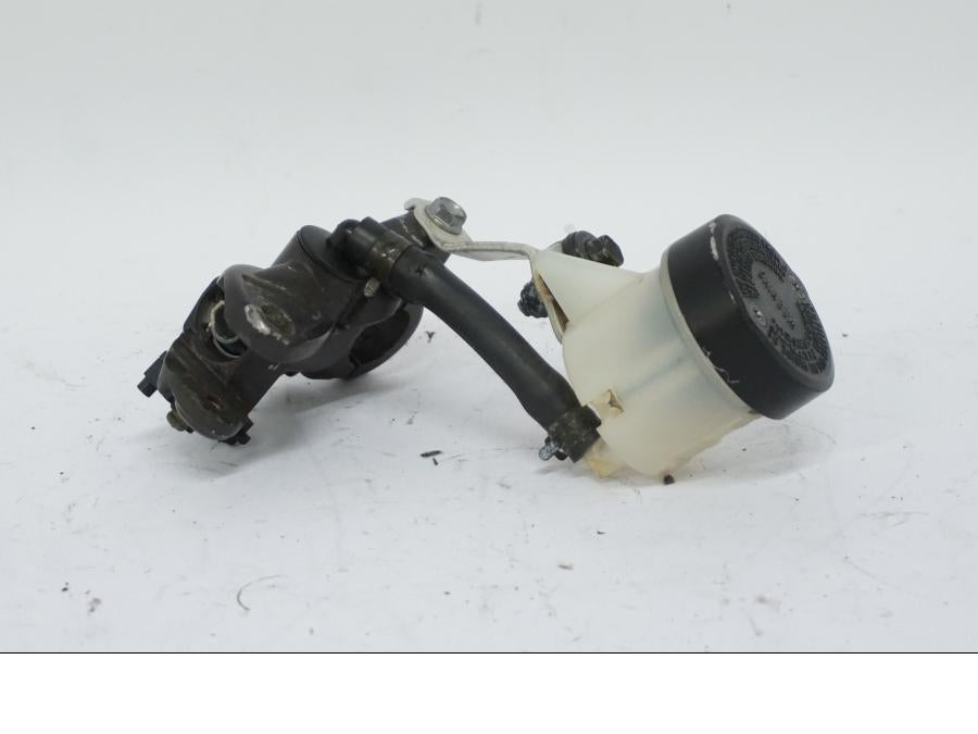 Baksidan på Bromshuvudcylinder från en Honda CBR 1000 RR -2006 motorcykel.