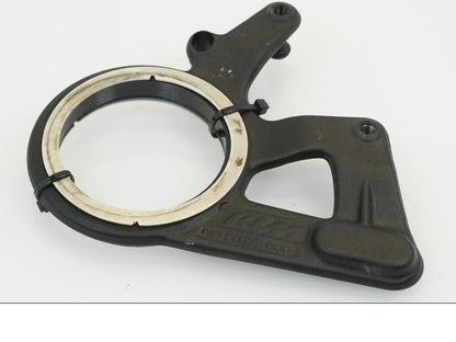 Vänster sida på Bromsoksfäste från en KTM 1290 Super Duke -2020 motorcykel.