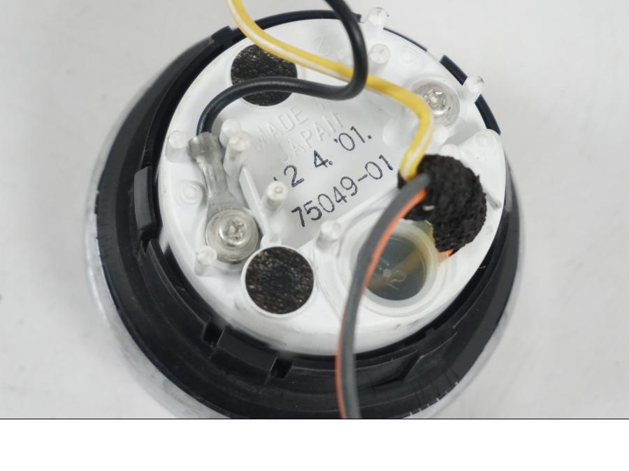 Snett nerifrån på Bensintankmätare från en H-D Softail Standard FXST -2001 motorcykel.