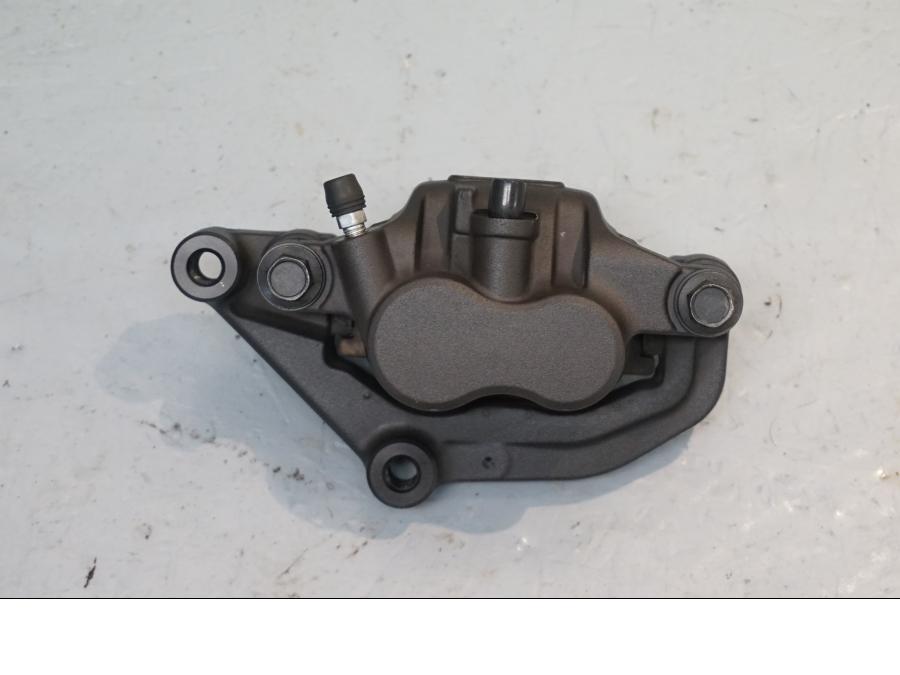 Framsidan på Bromsok från en Yamaha XJ 6 -2011 motorcykel.