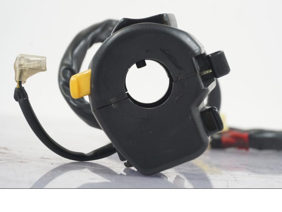 Extrabild1 på Styrelreglage från en Suzuki GSX 1300 RX -1999 motorcykel.