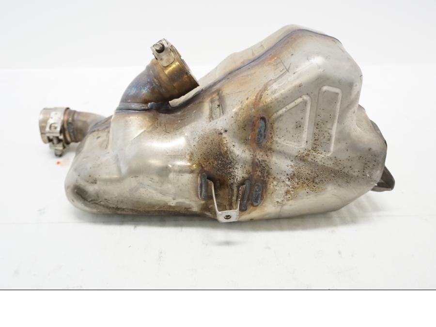 Baksidan på Mellanburk från en Ducati Multistrada 1158 V4 -2021 motorcykel.