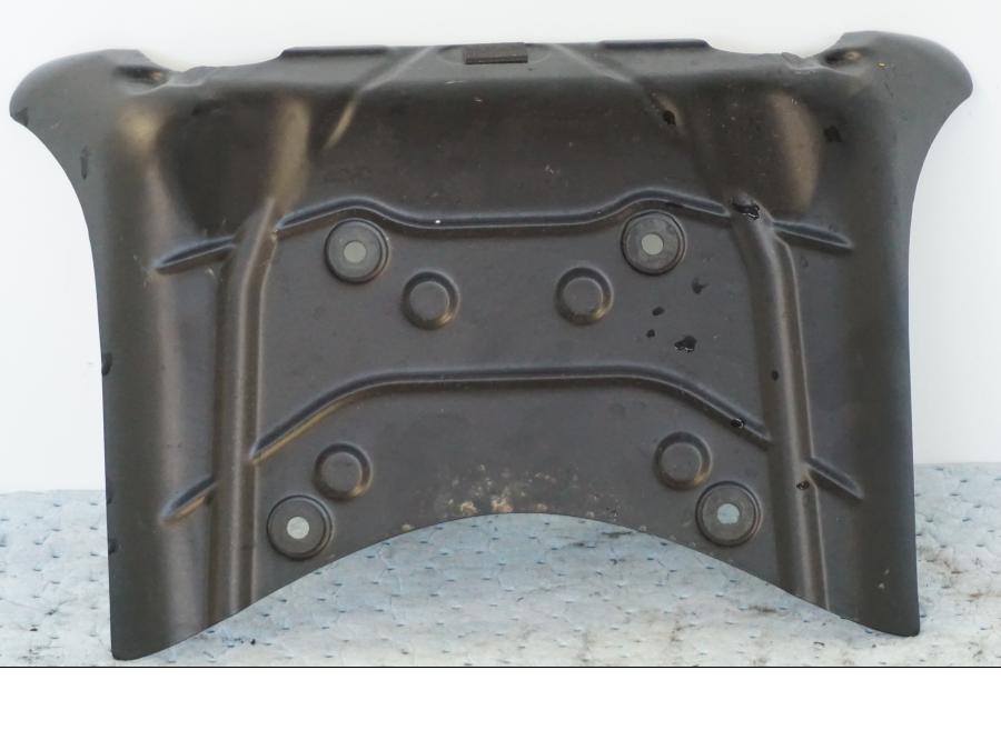 Framsidan på Värmeskydd från en Suzuki GSX 1300 BK -2008 motorcykel.