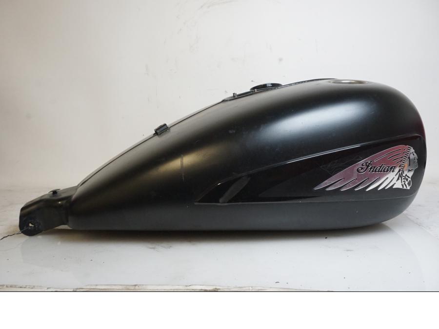 Extrabild2 på Bensintank från en Indian Chieftain Dark Horse -2019 motorcykel.
