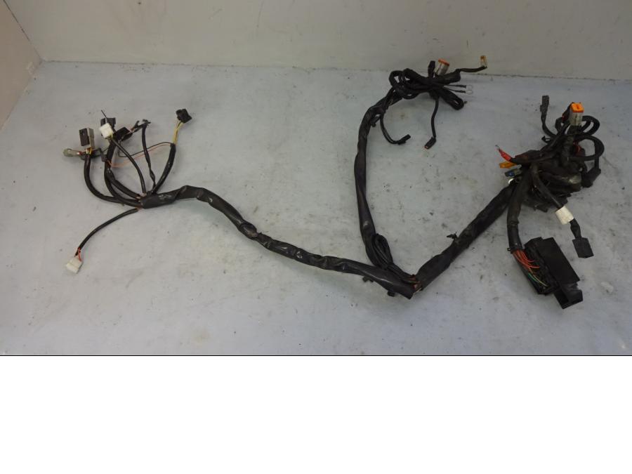 Framsidan på Kabelstam från en H-D Touring Road King Custom FLHRSI -2004 motorcykel.