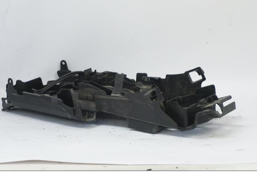 Snett nerifrån på Innerskärm från en Honda CB 500 X -2015 motorcykel.