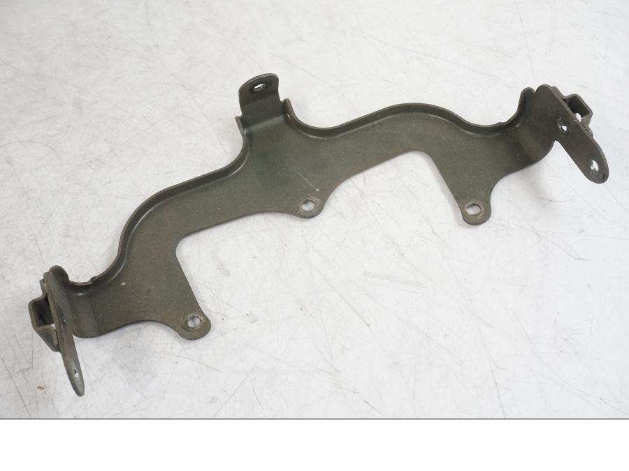 Snett nerifrån på Baklampfäste från en Suzuki GSX 1300 RX -1999 motorcykel.