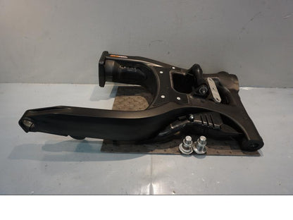 Framsidan på Sving från en Yamaha V-Max 1700 -2010 motorcykel.