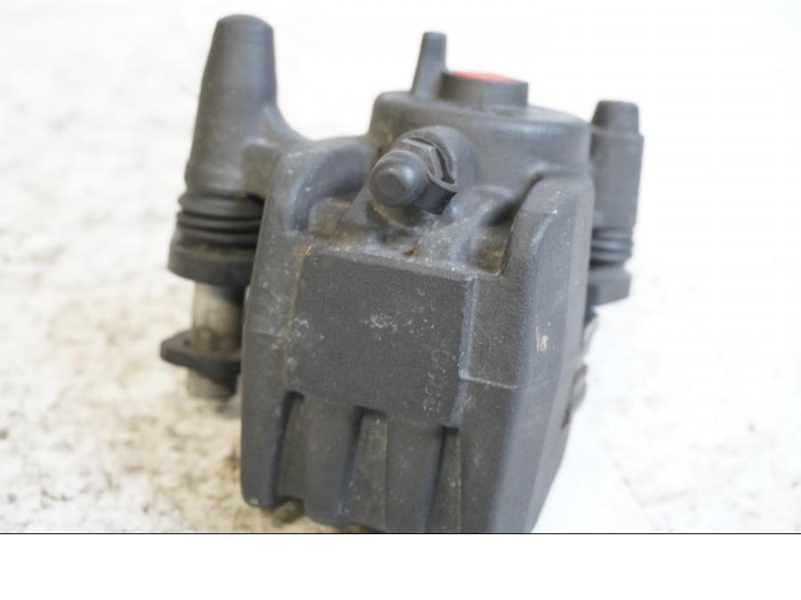 Baksidan på Bromsok från en Kawasaki ZX-10R -2008 motorcykel.