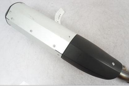 Baksidan på Avgassystem från en Yamaha YZF-R 125 -2017 motorcykel.