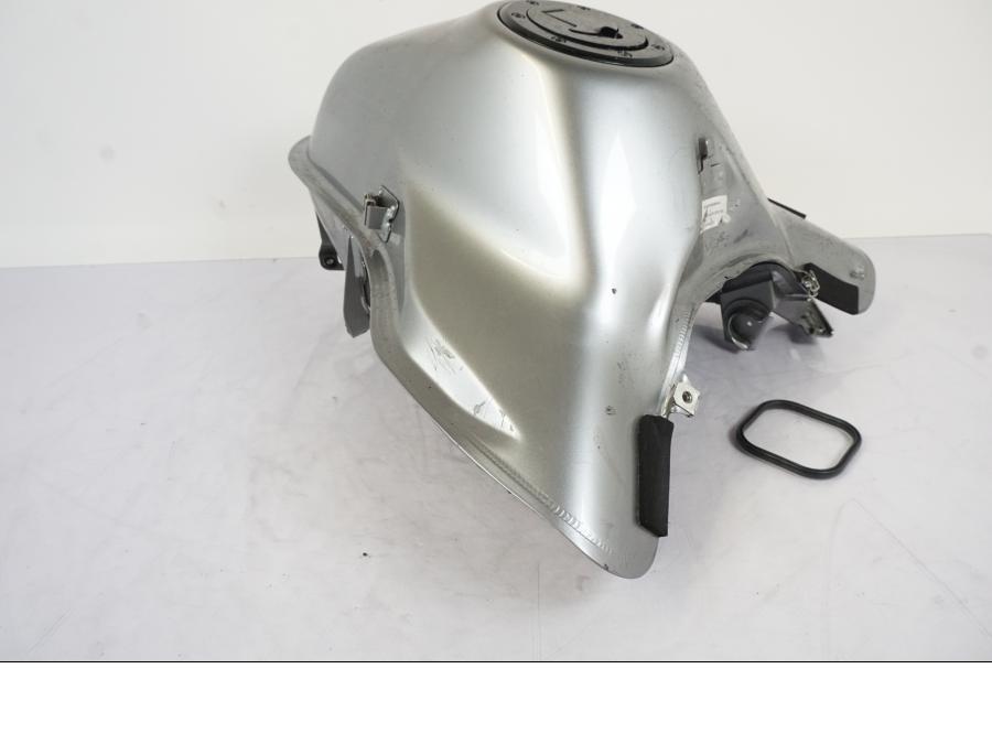 Framsidan på Bensintank från en KTM 790 Duke -2019 motorcykel.