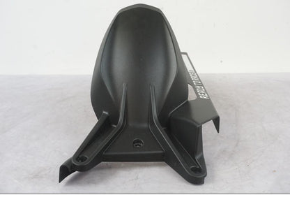 Höger sida på Svingskärm från en KTM 1290 Super Duke R -2022 motorcykel.