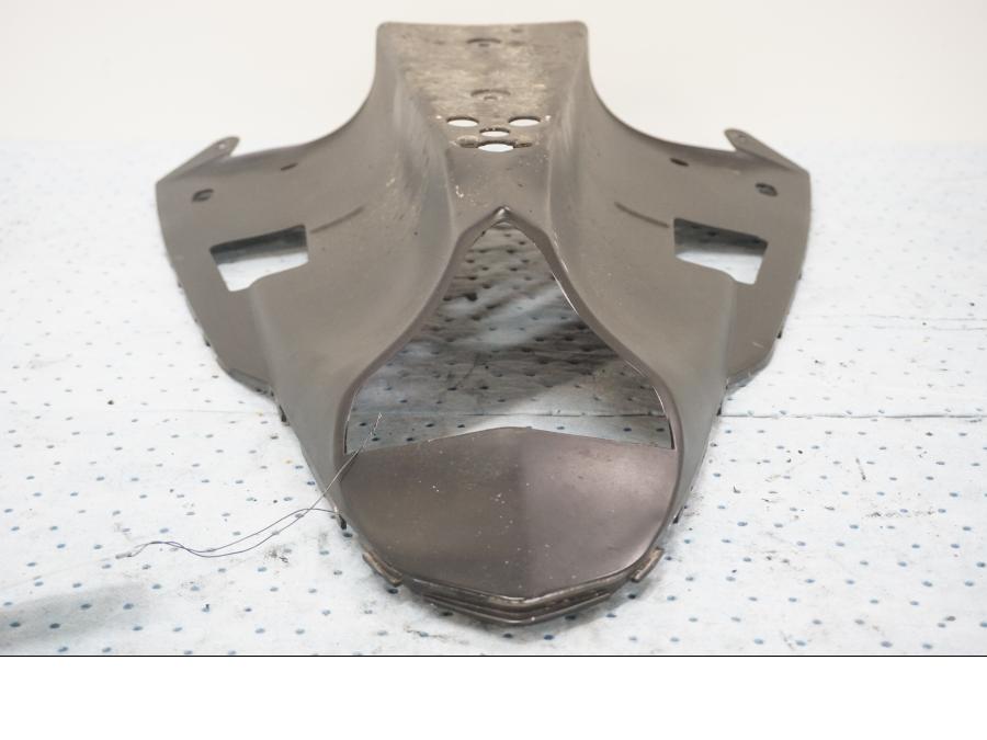 Framsidan på Undertail från en Yamaha YZF 1000 R1 -2010 motorcykel.