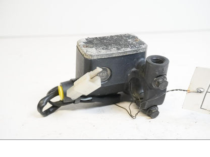 Framsidan på Bromshuvudcylinder från en KTM 640 Duke -2006 motorcykel.