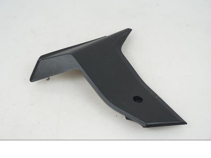 Framsidan på Kylarvinge från en KTM 1290 Super Duke GT -2020 motorcykel.