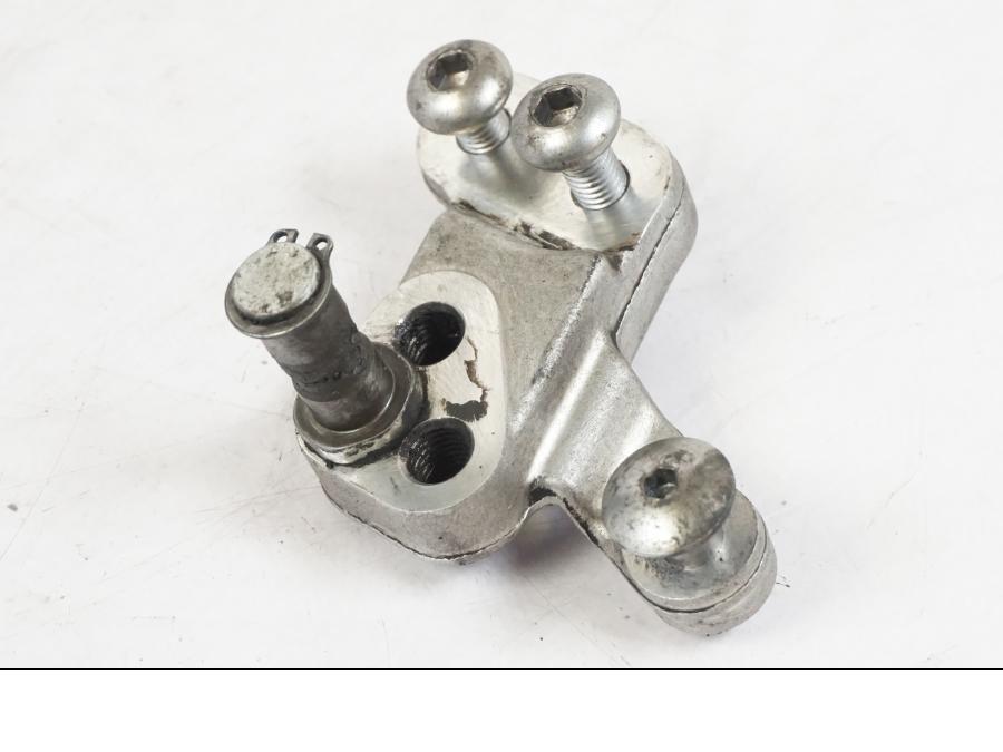 Framsidan på Växelpedalfäste från en Suzuki GSX-R 750 -2006 motorcykel.