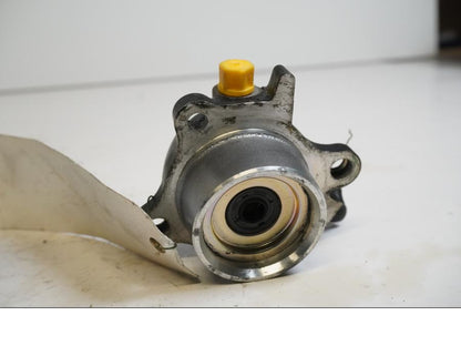 Baksidan på Kopplingslavcylinder från en Honda CBR 1000 RR -2006 motorcykel.