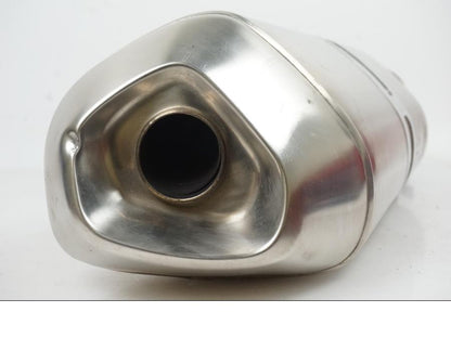 Snett nerifrån på Ljuddämpare från en BMW R 1200 R -2014 motorcykel.