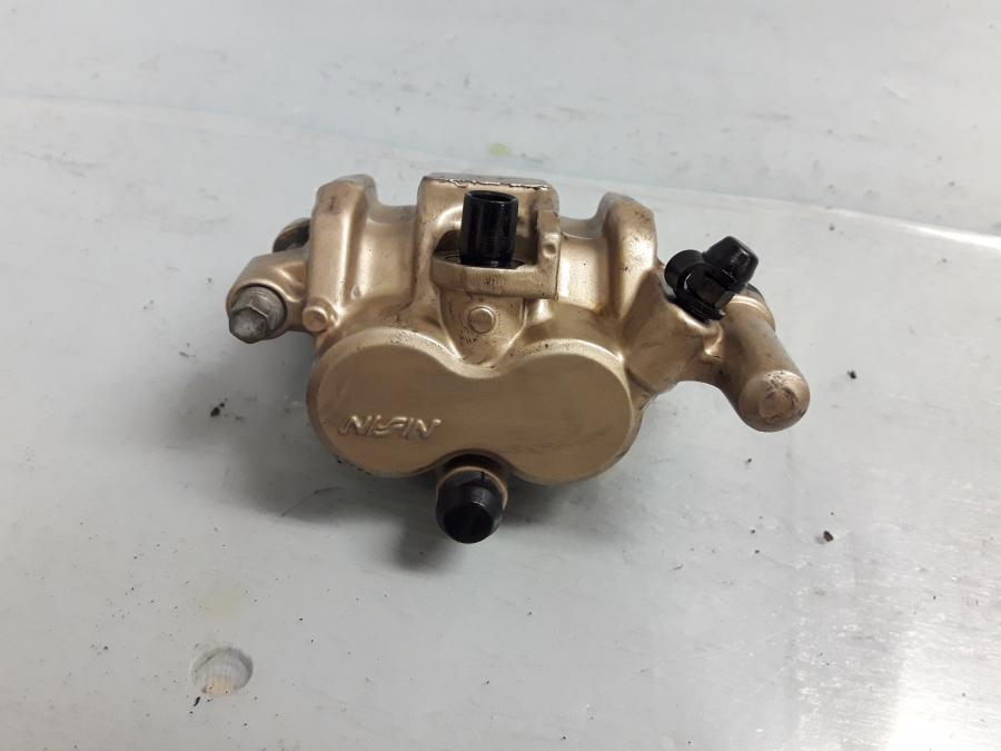 Framsidan på Bromsok från en Honda CBR 125 R -2005 motorcykel.