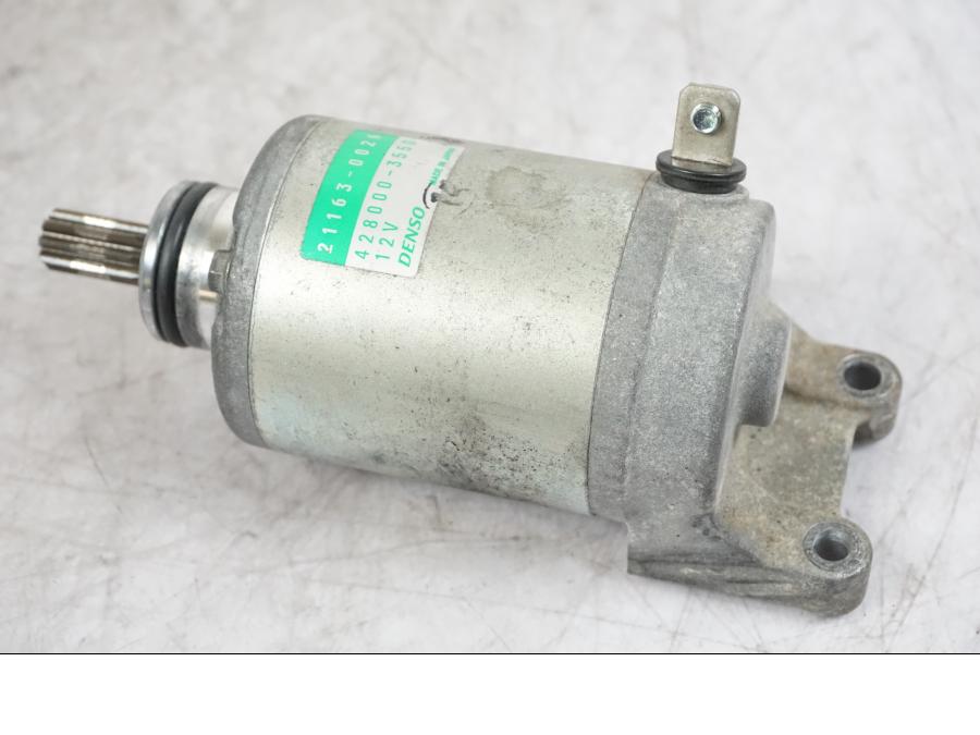 Framsidan på Startmotor från en Kawasaki ZX-6R -2006 motorcykel.