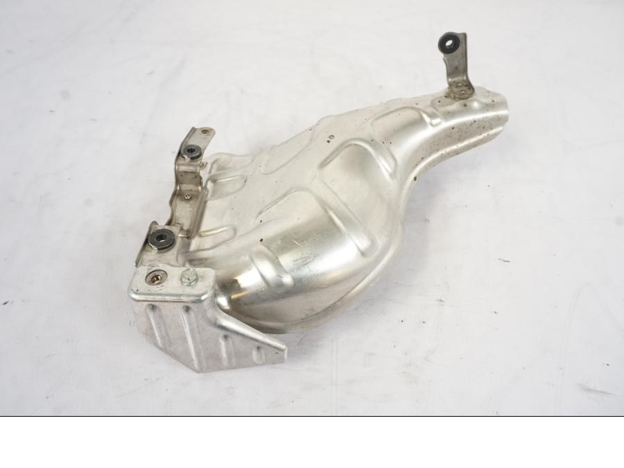 Framsidan på Värmeskydd från en Honda VFR 1200 -2010 motorcykel.