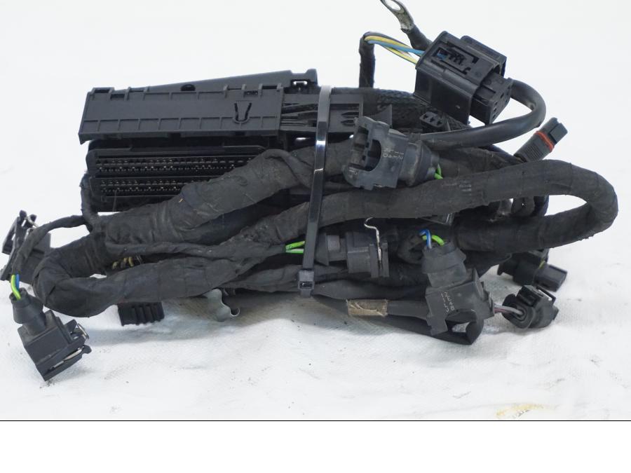 Baksidan på Kabelstam från en BMW K 1600 -2015 motorcykel.