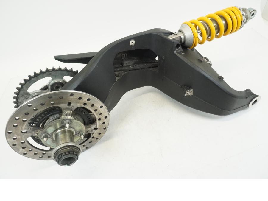 Extrabild3 på Sving från en Ducati Hyperstrada -2013 motorcykel.