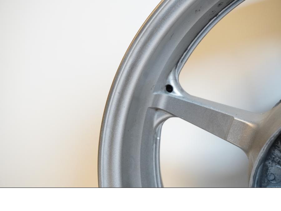 Extrabild5 på Fälg från en Yamaha XVS 1300 -2008 motorcykel.