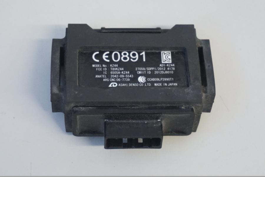 Framsidan på Immobilizer amplifier från en Kawasaki Versys 1000 -2015 motorcykel.