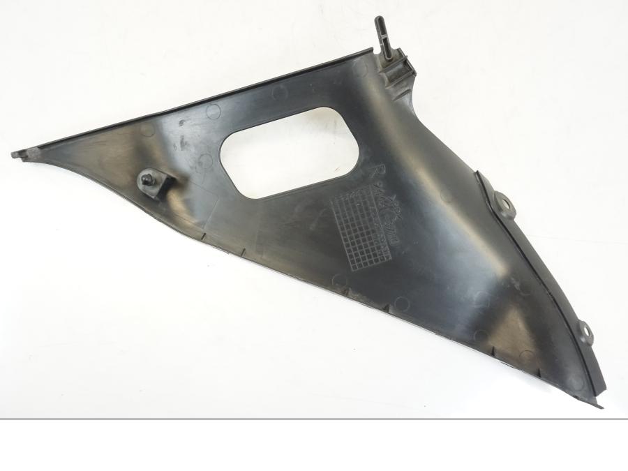 Höger sida på Sidkåpa från en Suzuki GSX-R 750 -2008 motorcykel.