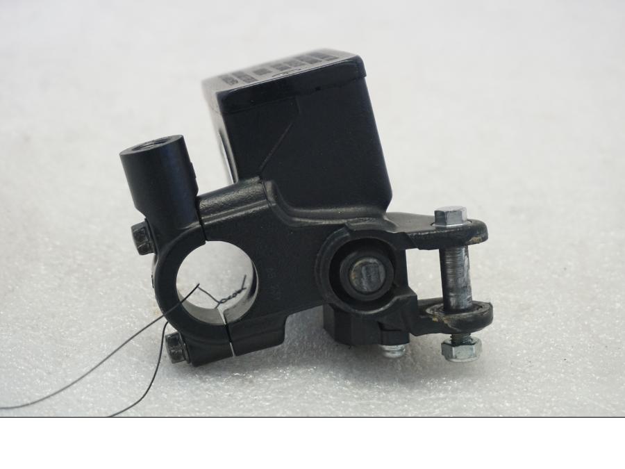 Höger sida på Bromshuvudcylinder från en Suzuki SV 650 -2016 motorcykel.