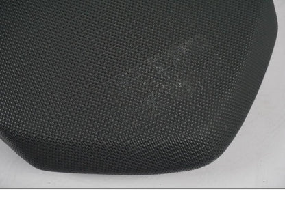 Baksidan på Sadel från en KTM 1290 Super Duke R -2015 motorcykel.