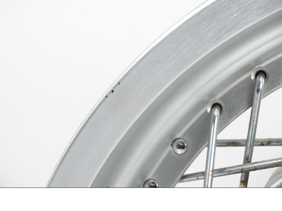 Extrabild4 på Fälg från en Yamaha XV 1100 -1996 motorcykel.