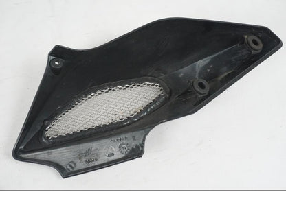 Vänster sida på Luftintagskåpa från en MV Agusta Dragster -2014 motorcykel.