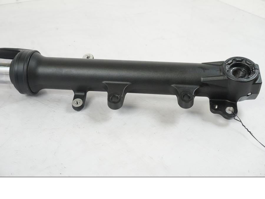 Höger sida på Gaffelben från en Yamaha MT-07 -2019 motorcykel.