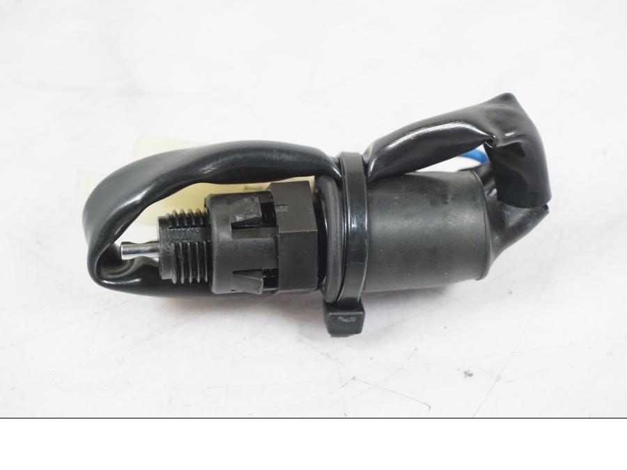 Framsidan på Bromsljuskontakt från en Kawasaki ZX-6R -2011 motorcykel.