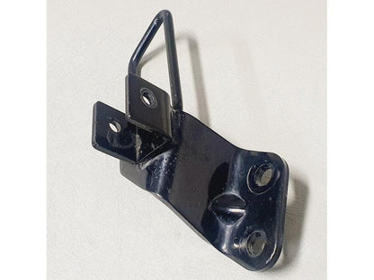 Höger sida på Fotpinnefäste från en Suzuki VL 800 -2001 motorcykel.