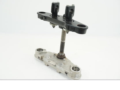 Framsidan på Gaffelkrona från en Suzuki VL 1500 -1999 motorcykel.