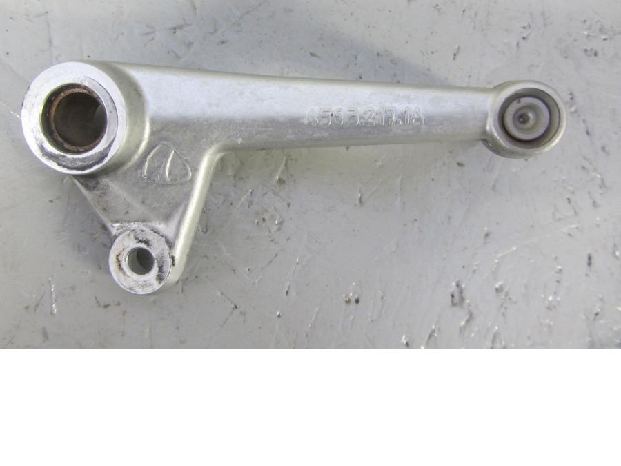 Höger sida på Växelpedal från en Ducati Monster 821 -2016 motorcykel.