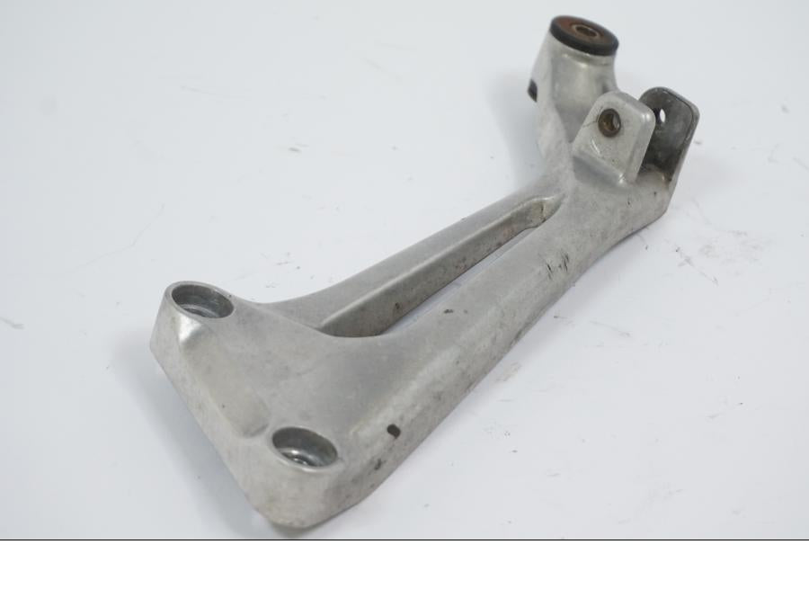 Höger sida på Fotpinnefäste från en Honda VTR 1000 F -1999 motorcykel.