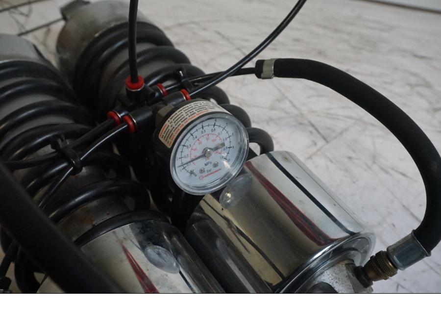 Höger sida på Stötdämpare från en Kawasaki VN 1500 Classic Tourer -2003 motorcykel.