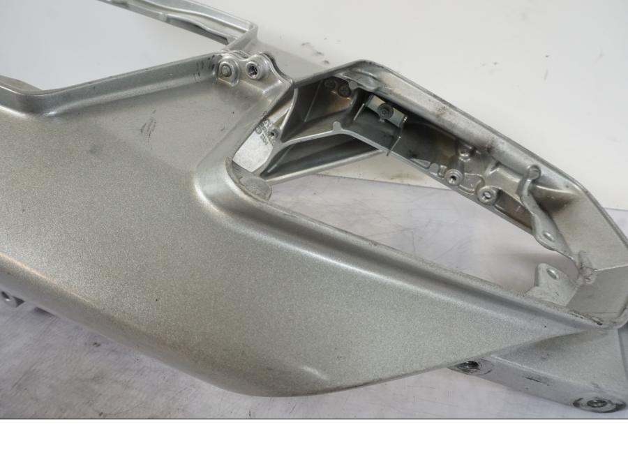 Snett nerifrån på Bakram från en KTM 690 Duke -2014 motorcykel.