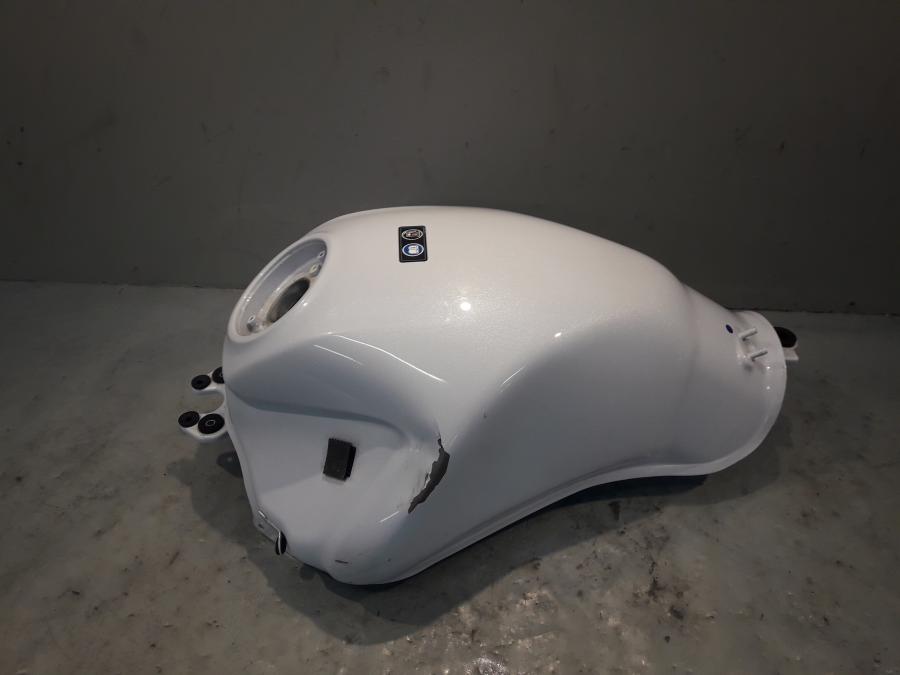 Höger sida på Bensintank från en Kawasaki ER-6N -2015 motorcykel.