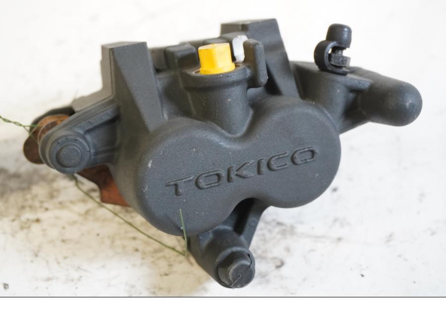 Framsidan på Bromsok från en Kawasaki Versys 650 -2007 motorcykel.