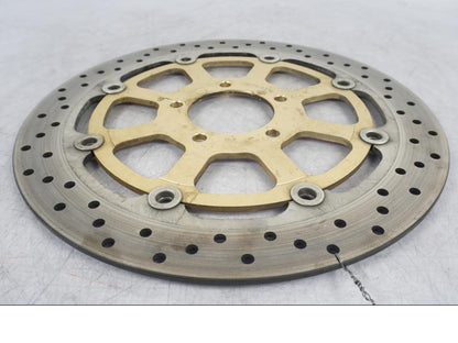 Snett uppifrån på Bromsskiva från en Suzuki GSX 1300 RX -1999 motorcykel.