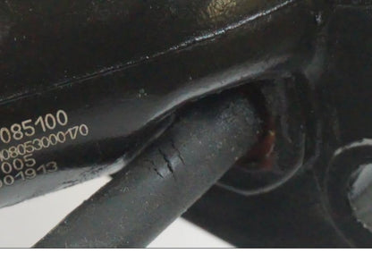 Höger sida på Oljenivågivare från en KTM 1290 Super Duke R -2022 motorcykel.