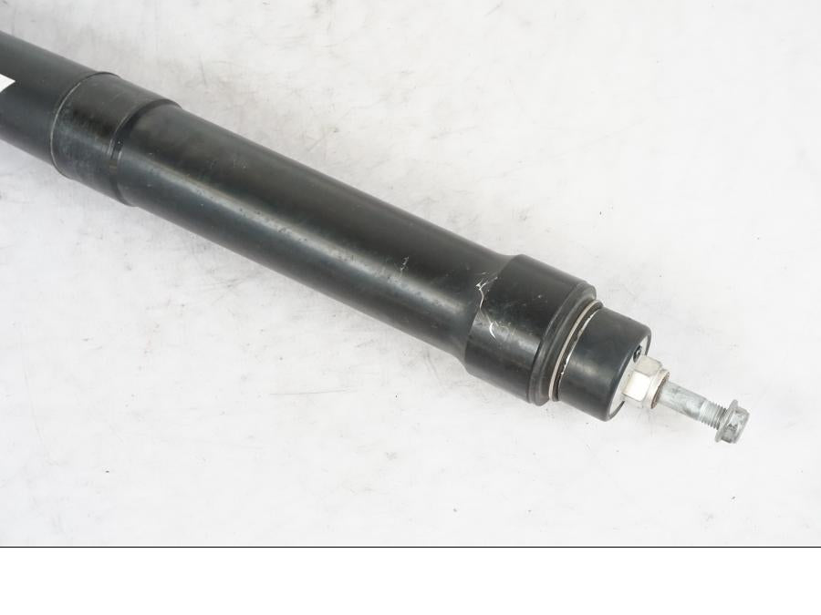 Snett uppifrån på Gaffelben från en BMW R 1200 GSA -2012 motorcykel.