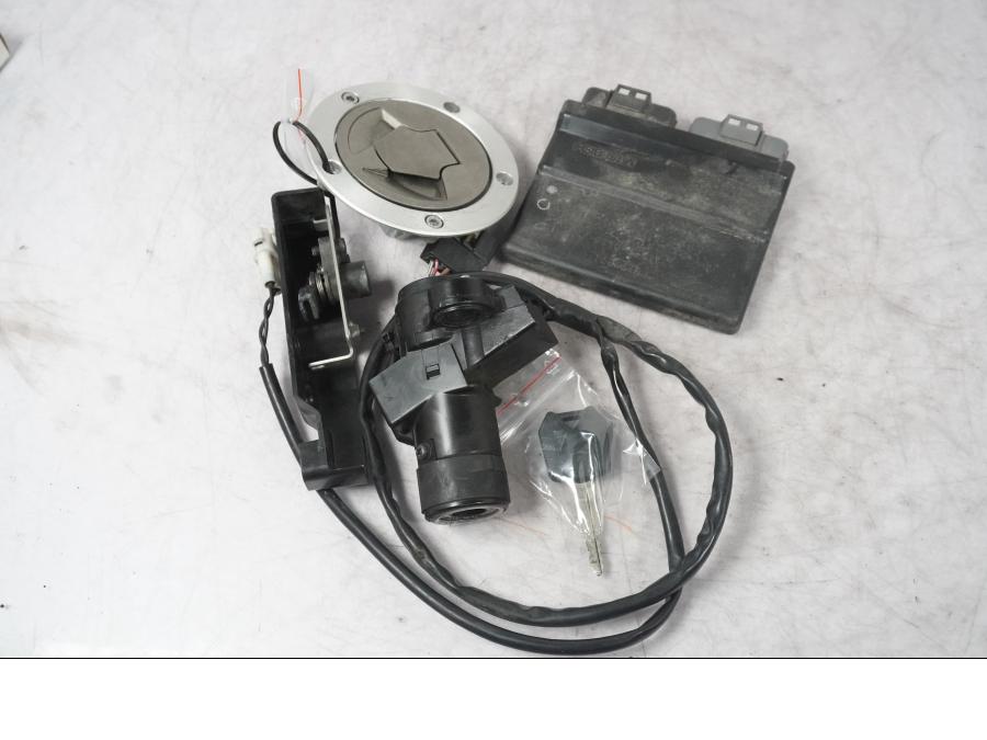 Framsidan på Låssats från en Kawasaki ZX-10R -2008 motorcykel.